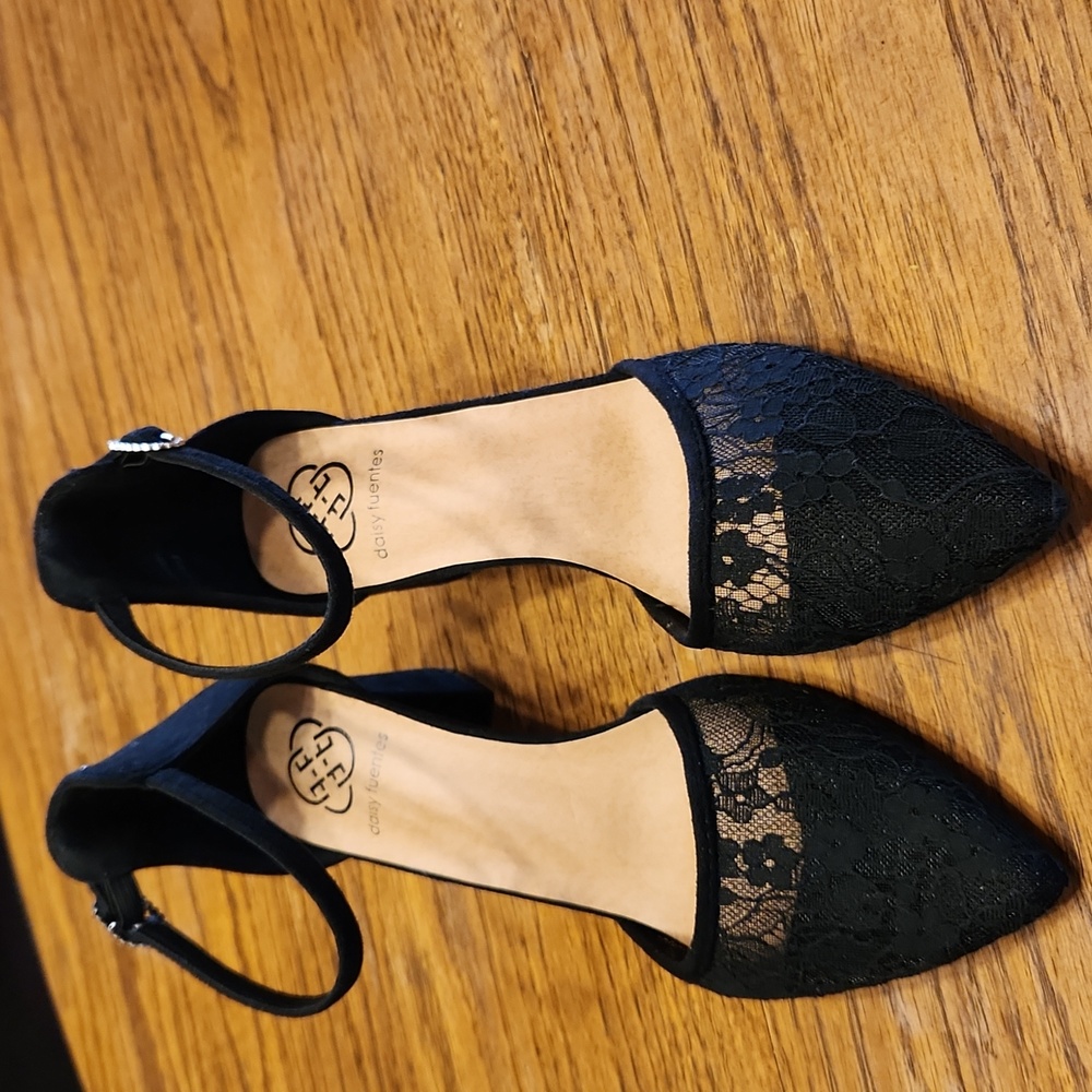 Daisy fuentes Black Ankle Strap Dress Shoes Size 8